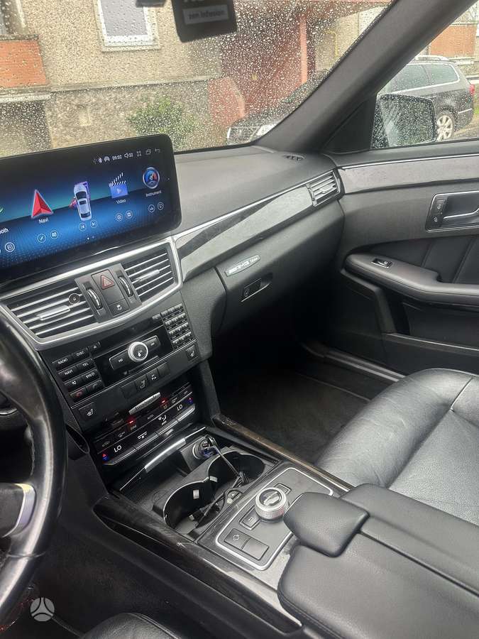 Mercedes-Benz E350 - 7