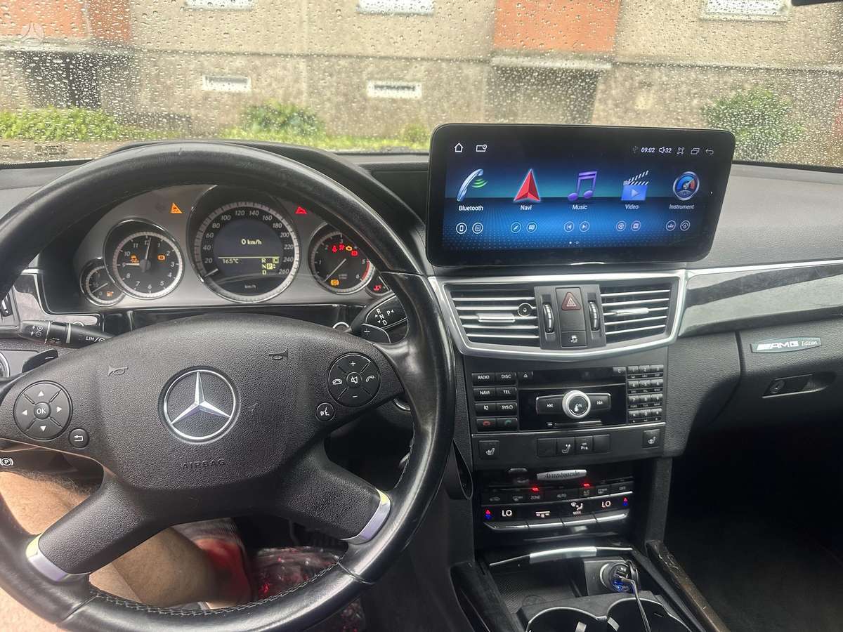 Mercedes-Benz E350 - 8
