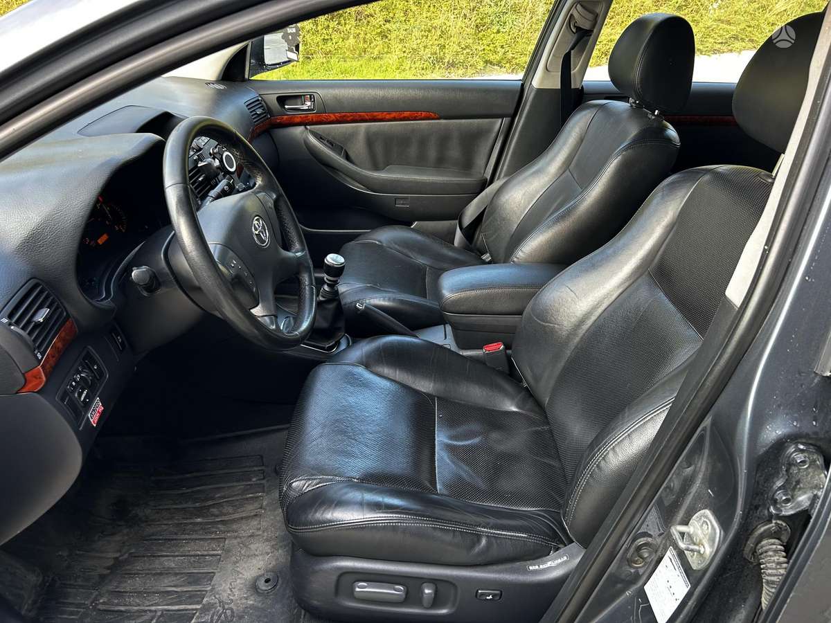 Toyota Avensis - 9