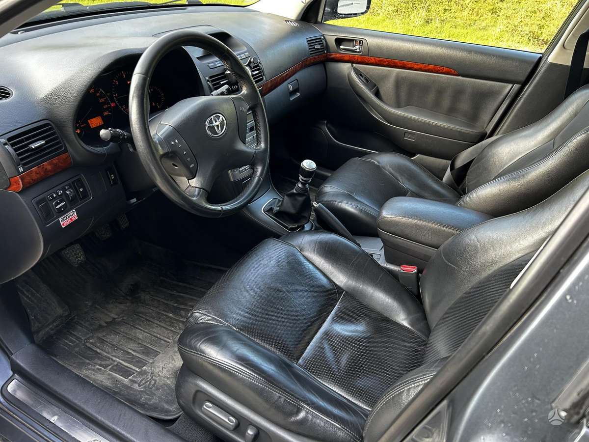 Toyota Avensis - 10