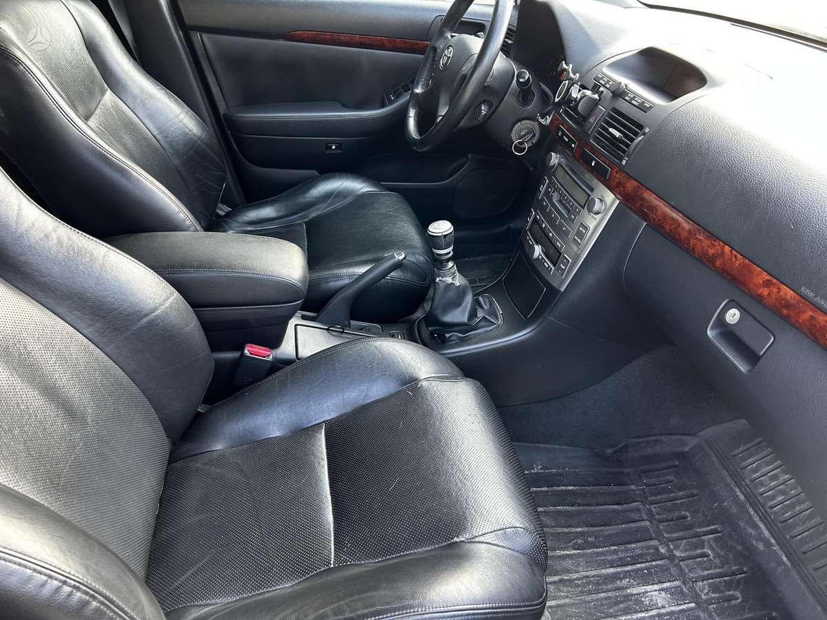 Toyota Avensis - 11