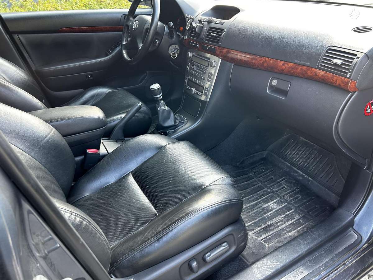 Toyota Avensis - 12