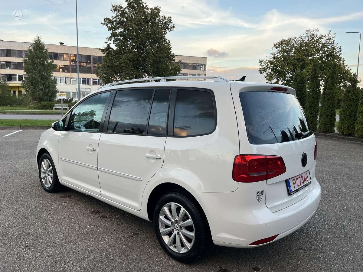 Volkswagen Touran - 10