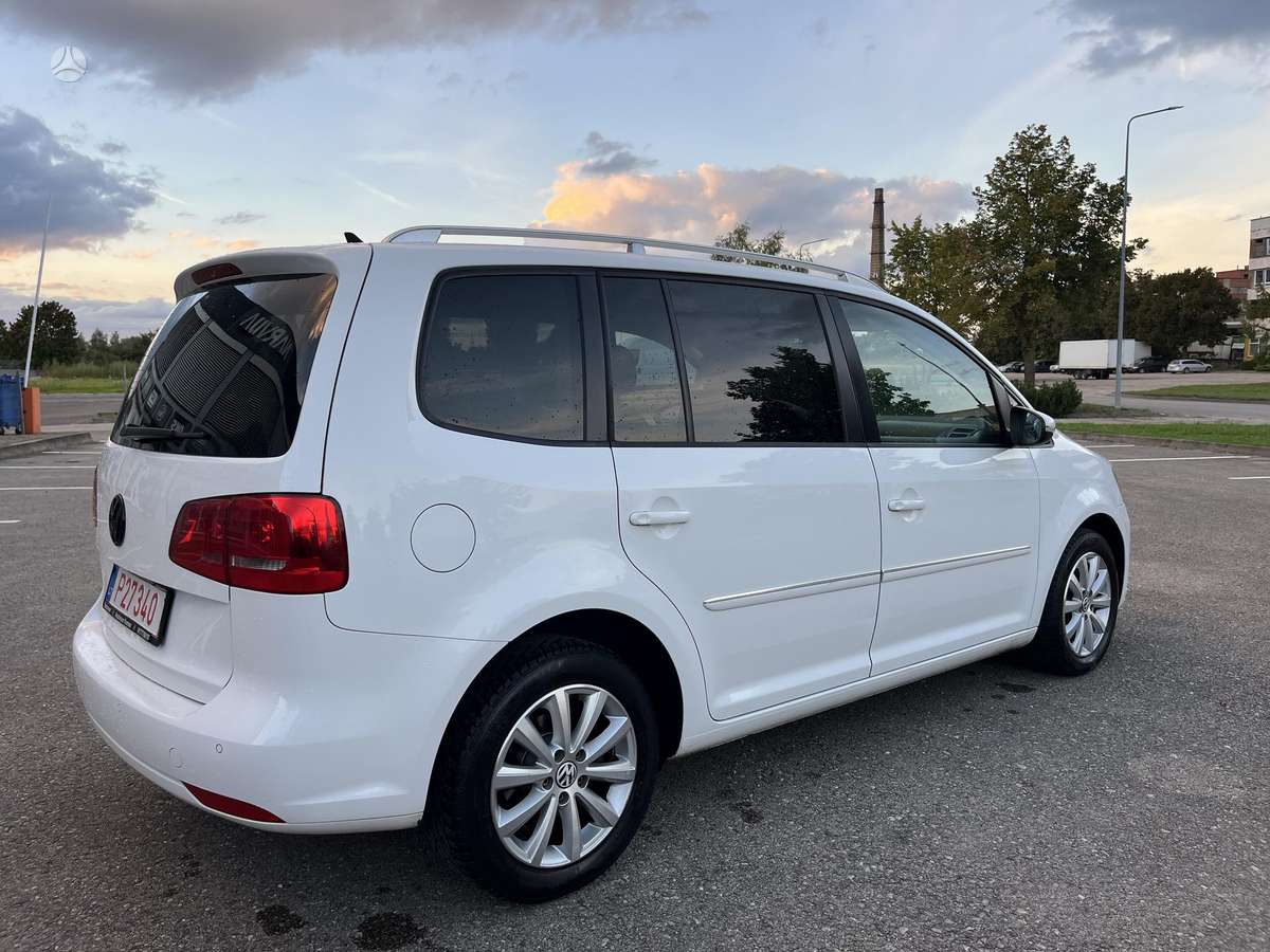 Volkswagen Touran - 11
