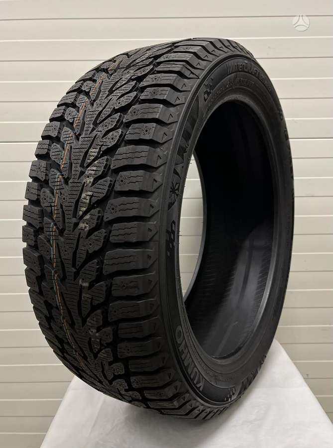 Kumho WI32, winter 235/45 R18