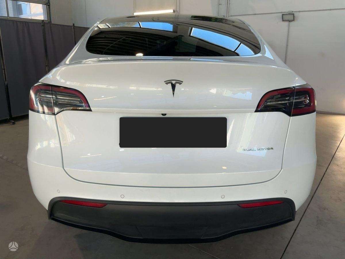 Tesla Model Y - 6