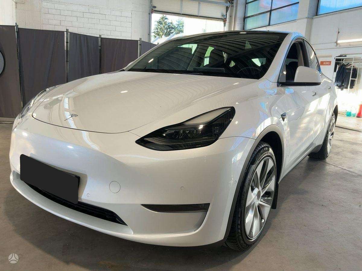Tesla Model Y - 1