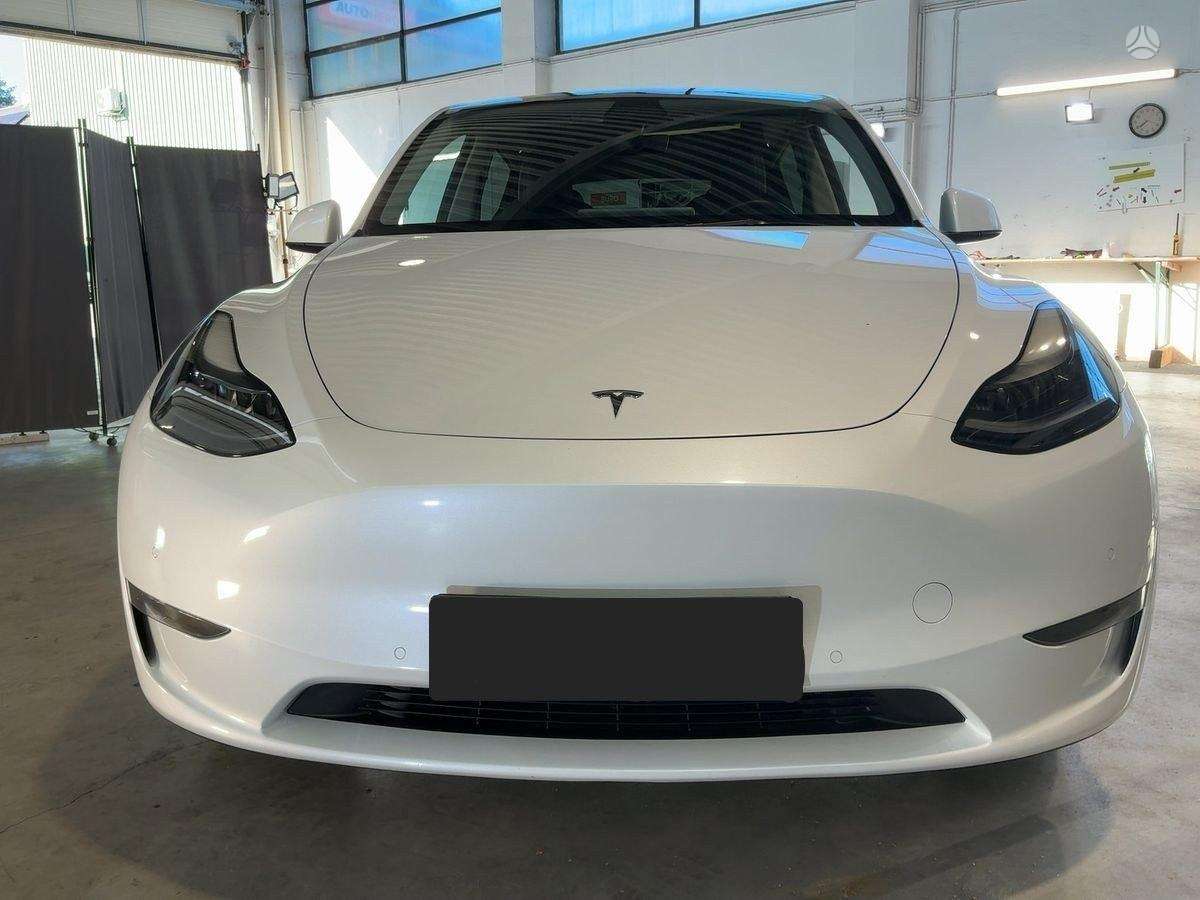Tesla Model Y - 2