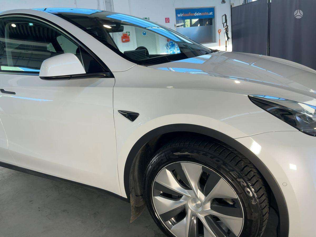 Tesla Model Y - 3