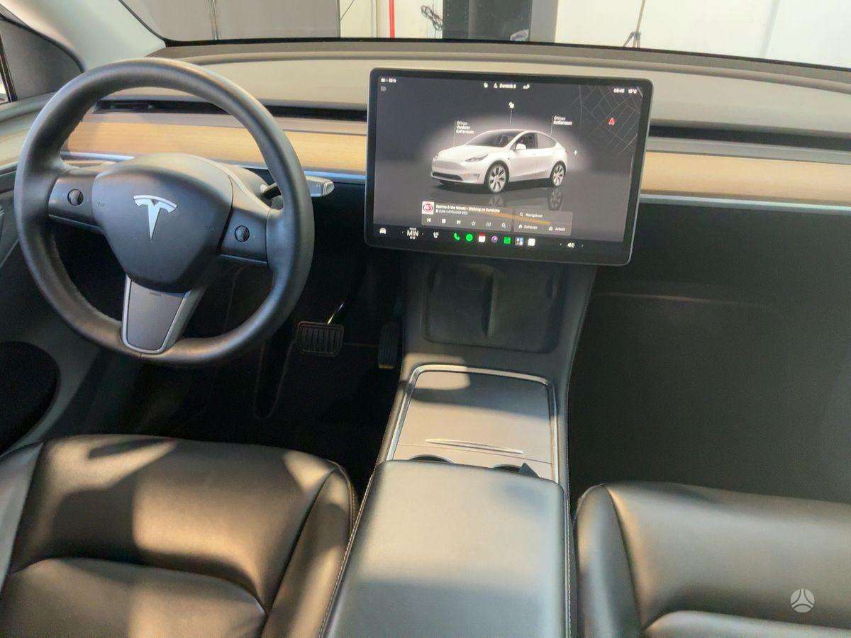 Tesla Model Y - 9