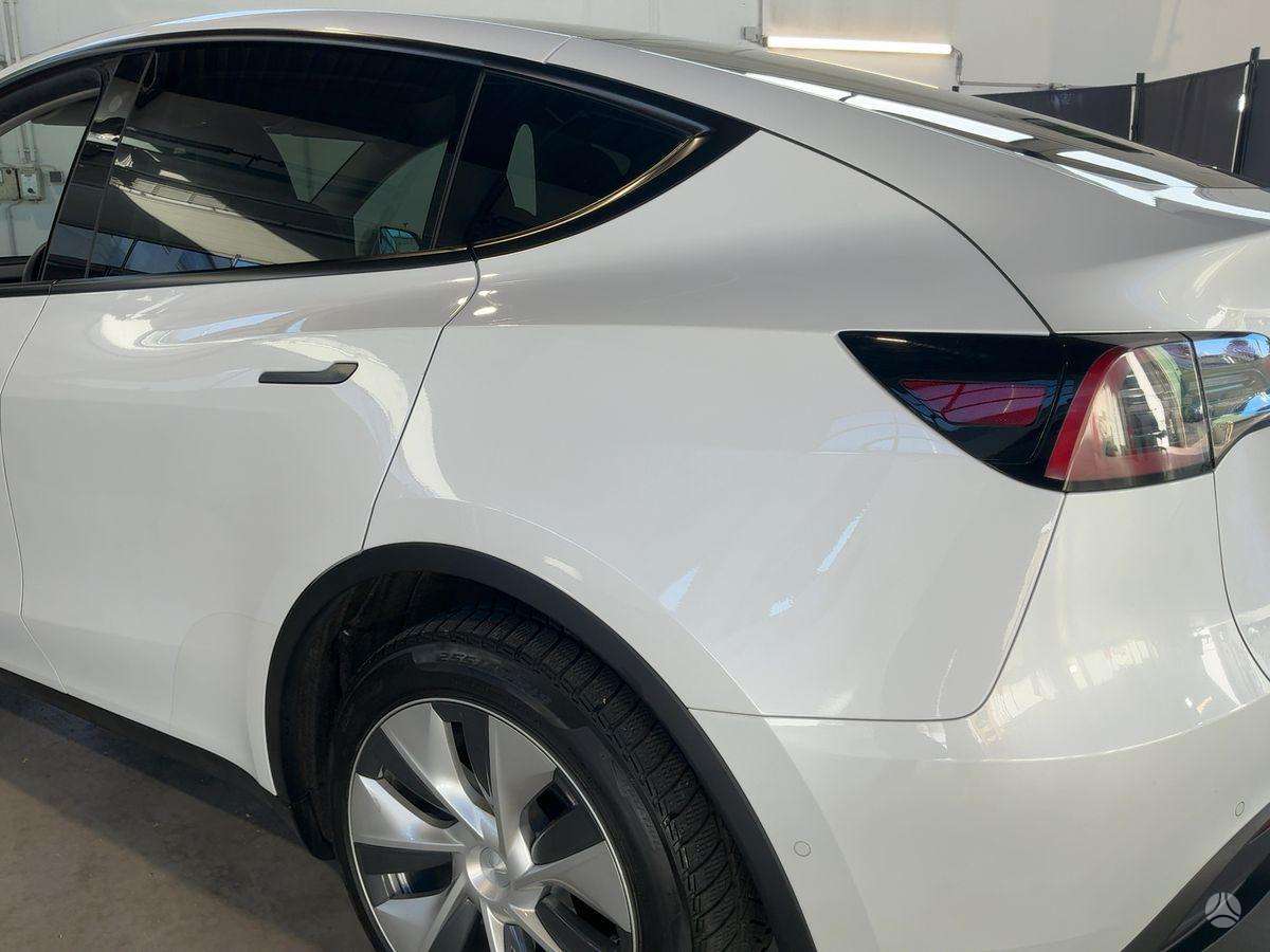 Tesla Model Y - 5