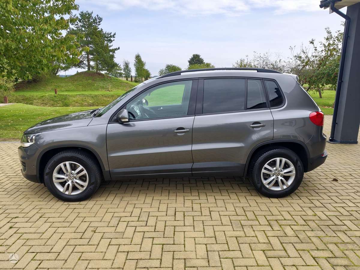 Volkswagen Tiguan - 1