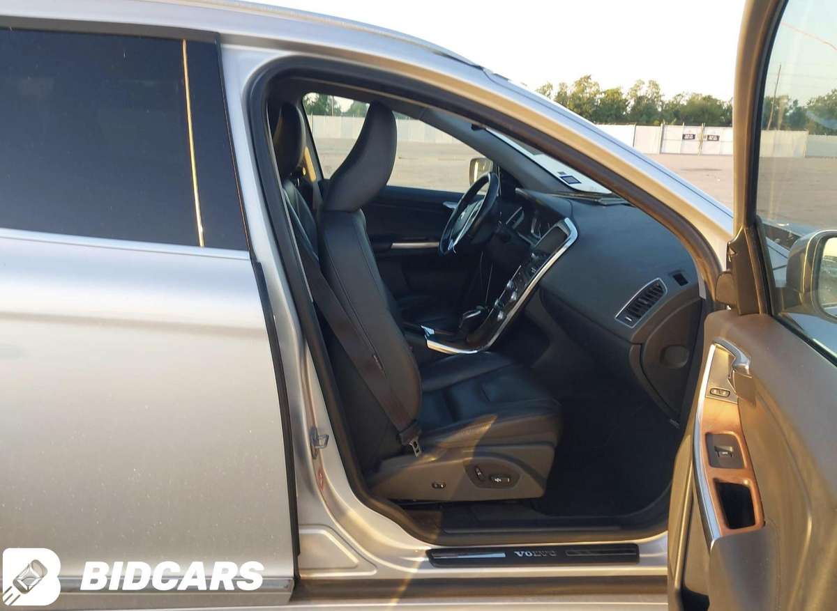 Volvo XC60, 2.0 l., off-road / crossover