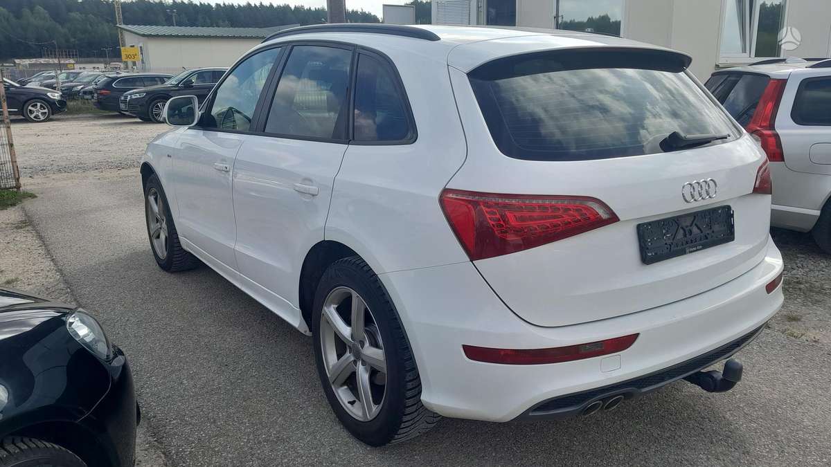 Audi Q5, 2.0 l., off-road / crossover