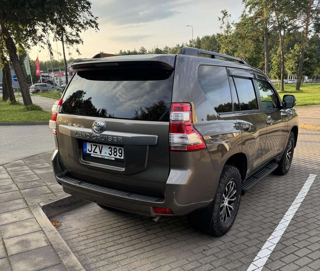 Toyota Land Cruiser - 2