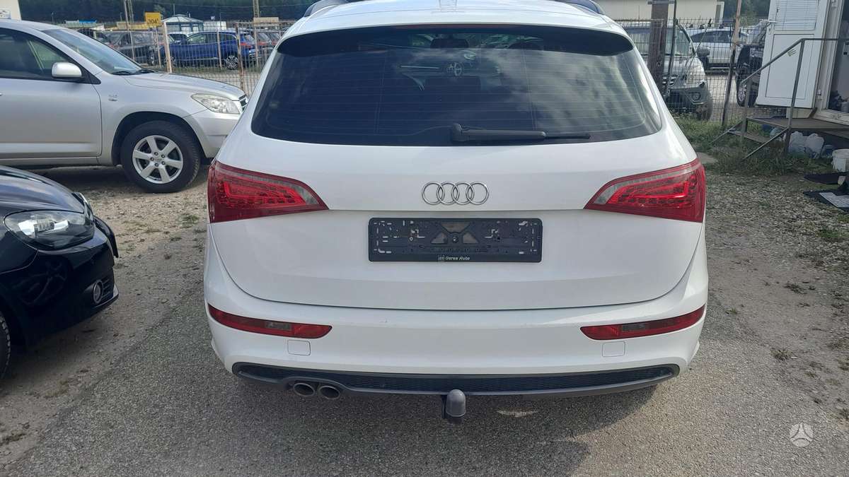 Audi Q5, 2.0 l., off-road / crossover