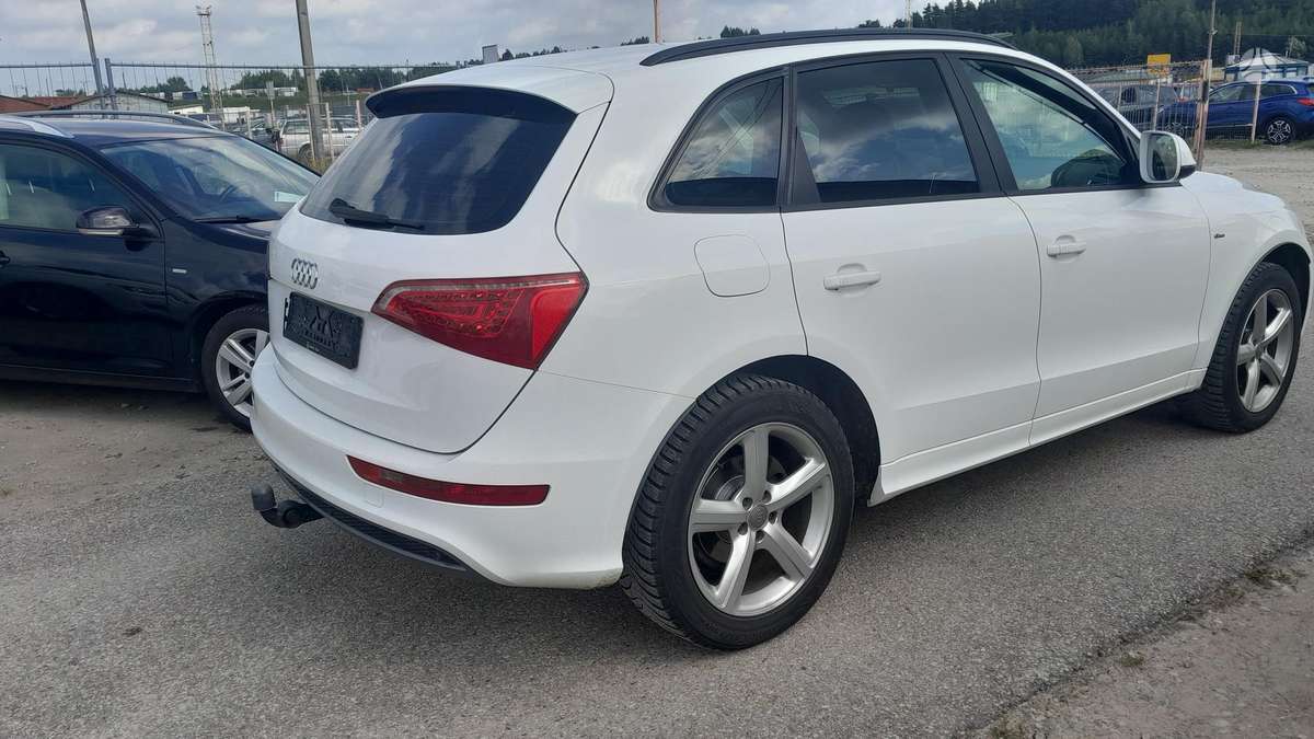 Audi Q5, 2.0 l., off-road / crossover
