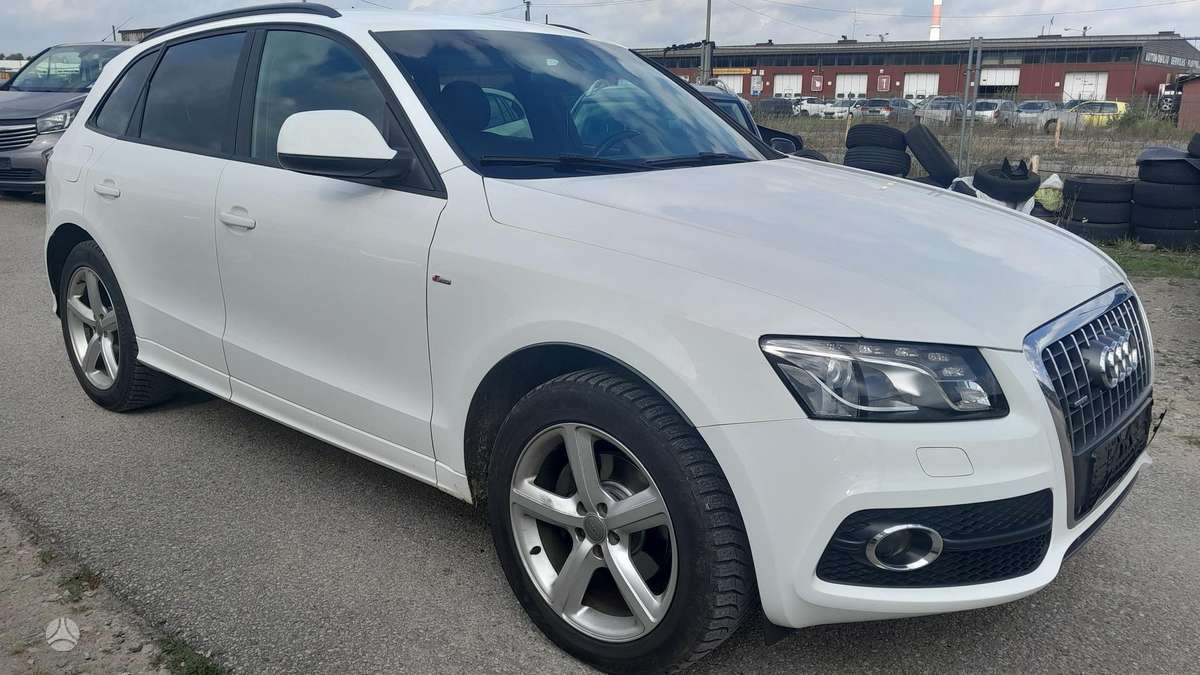 Audi Q5, 2.0 l., off-road / crossover