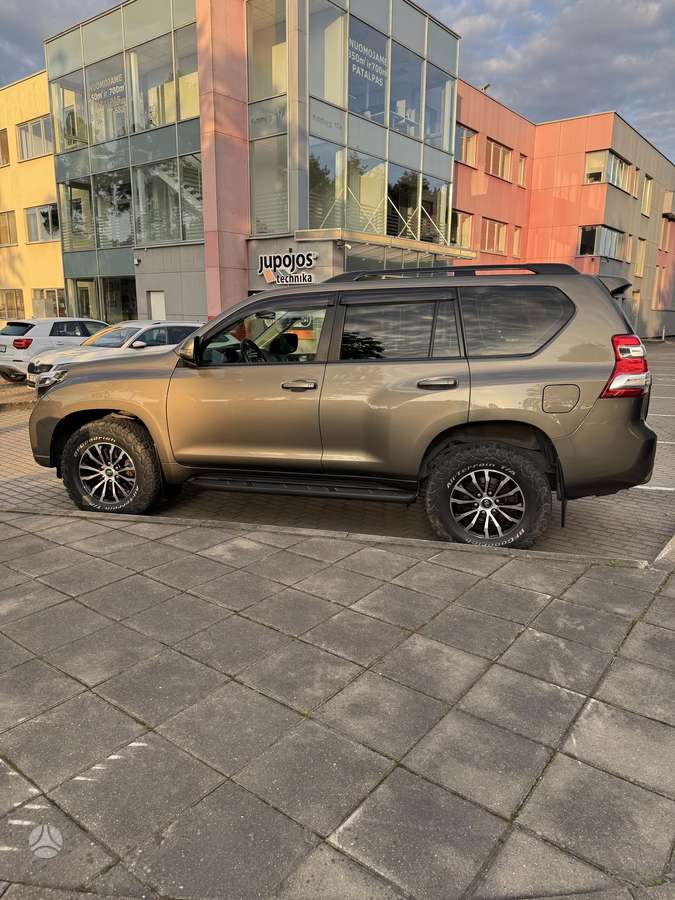 Toyota Land Cruiser - 3