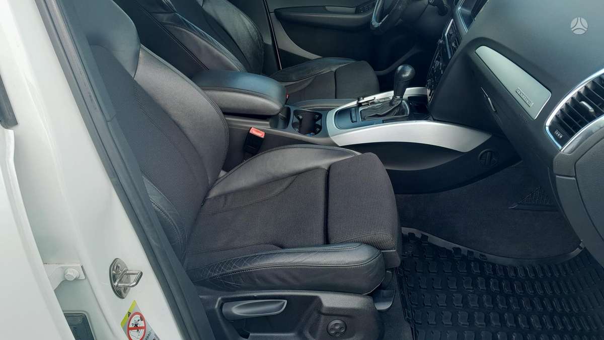 Audi Q5, 2.0 l., off-road / crossover