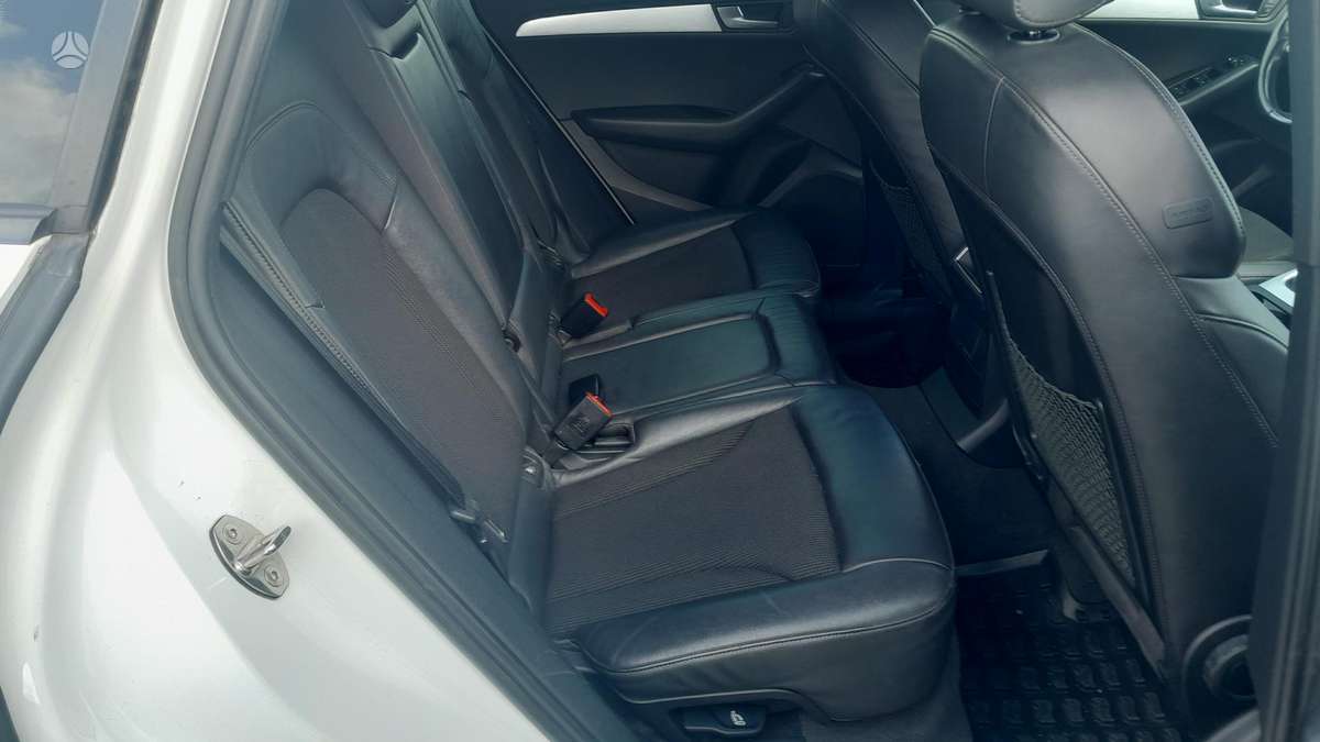 Audi Q5, 2.0 l., off-road / crossover