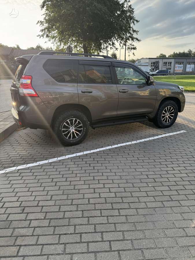 Toyota Land Cruiser - 5