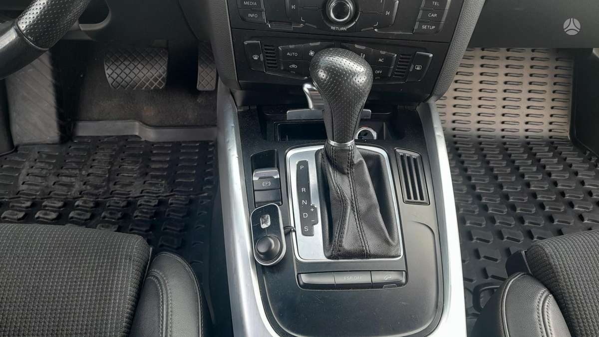 Audi Q5, 2.0 l., off-road / crossover