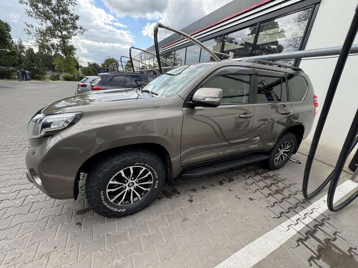 Toyota Land Cruiser - 7