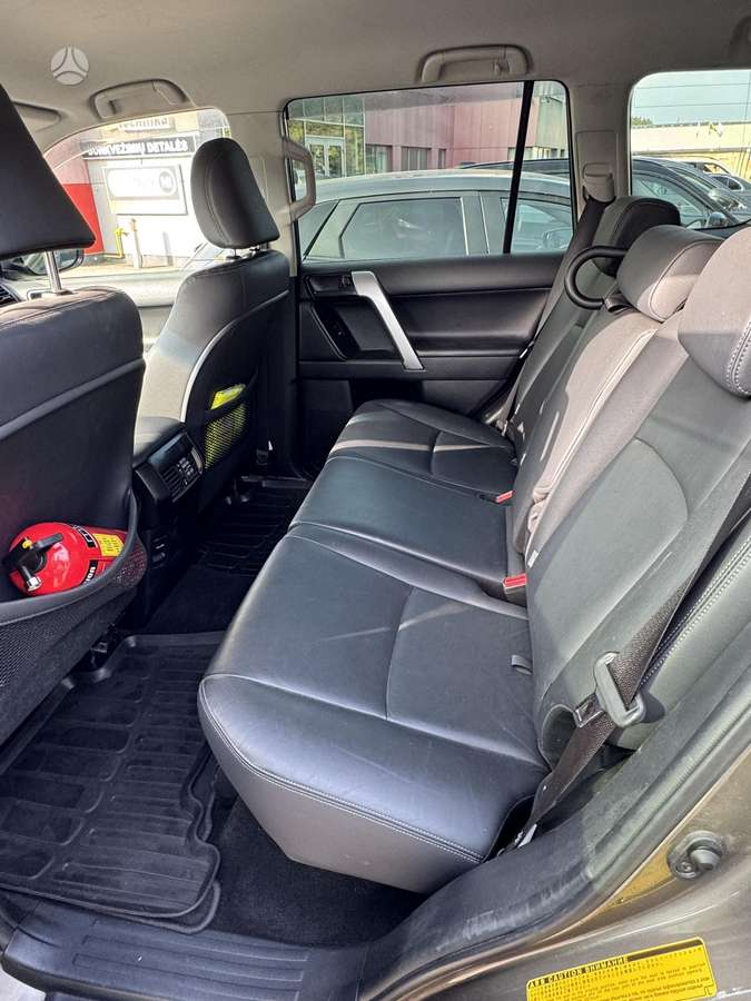 Toyota Land Cruiser - 11