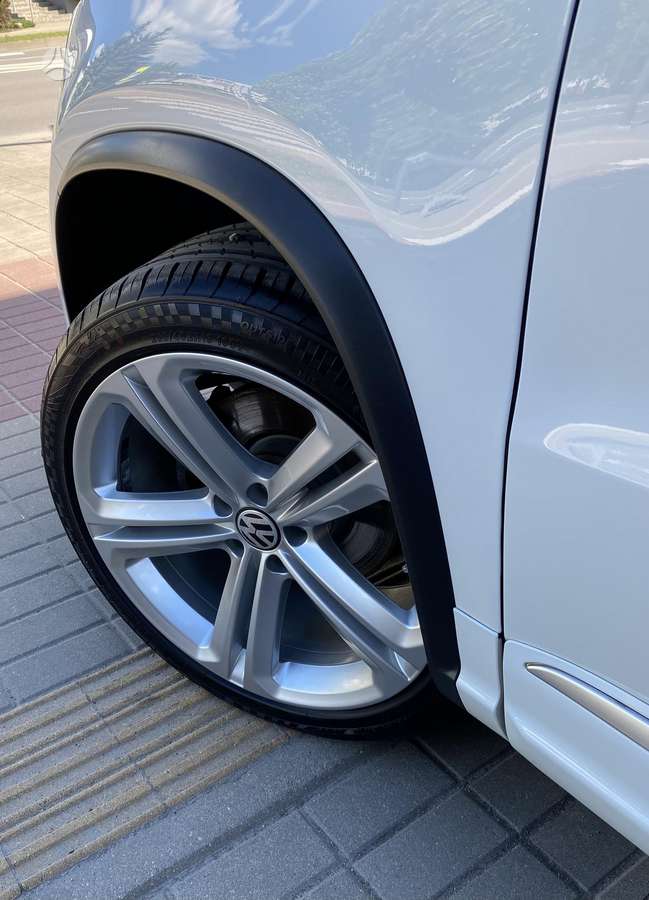 Volkswagen Tiguan - 11