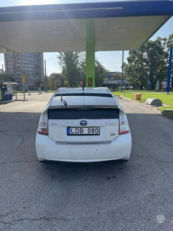 Toyota Prius - 4