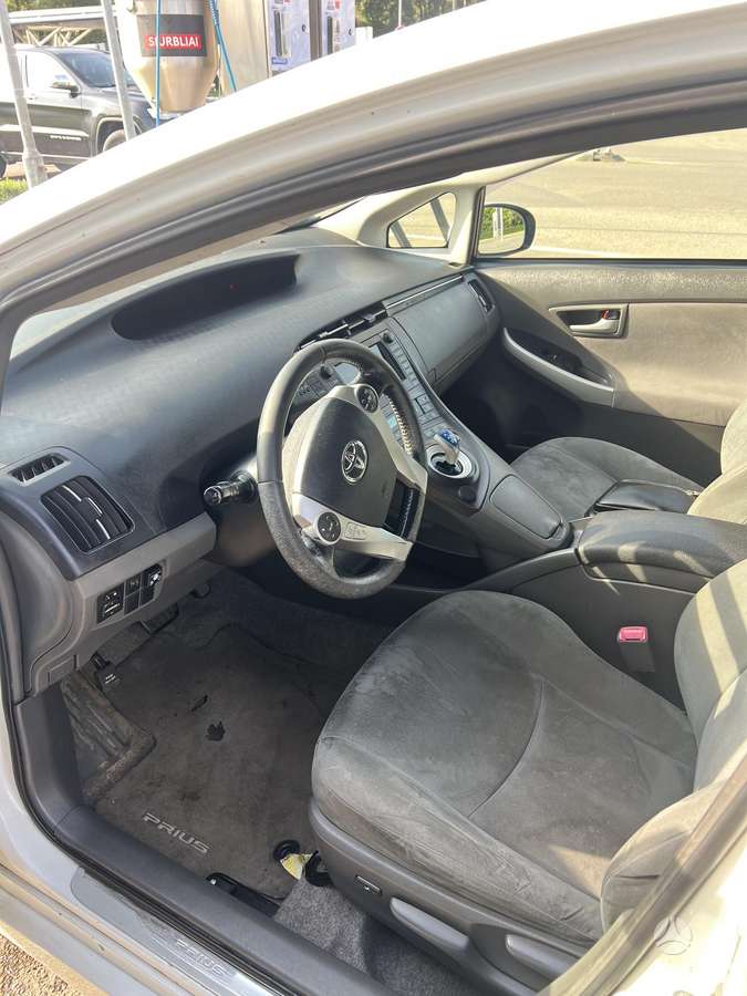 Toyota Prius - 10