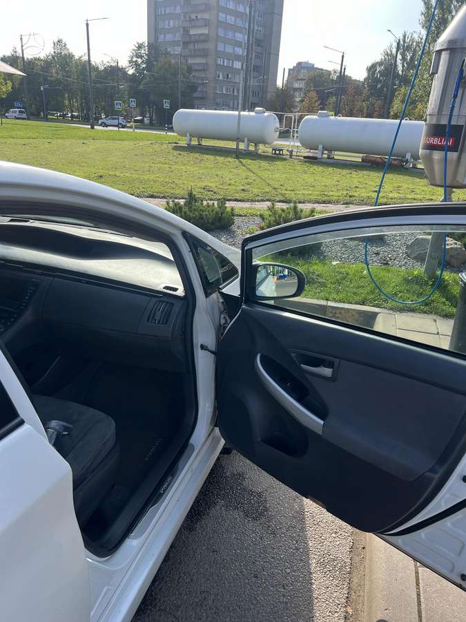 Toyota Prius - 12