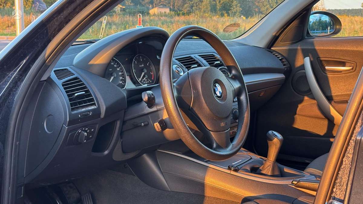 BMW 118, 2.0 l., hatchback