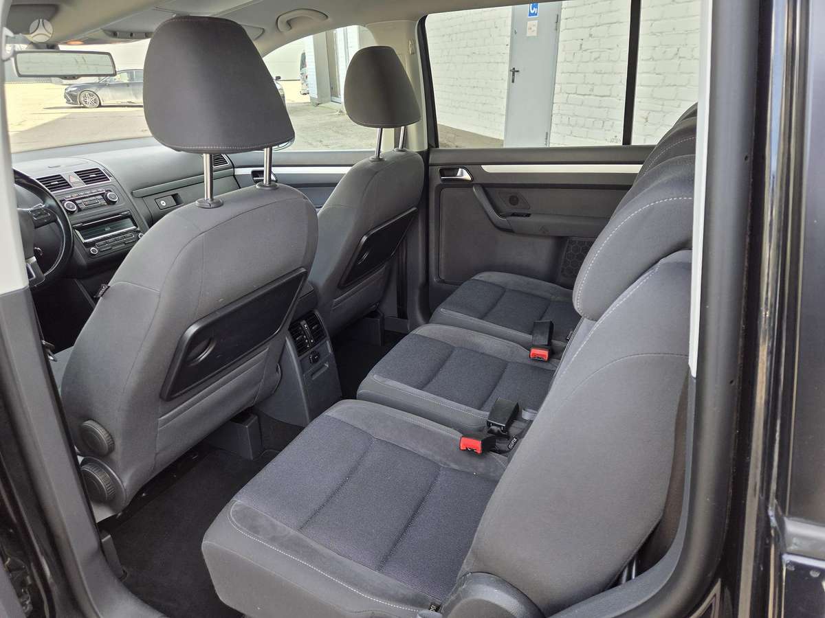 Volkswagen Touran - 8