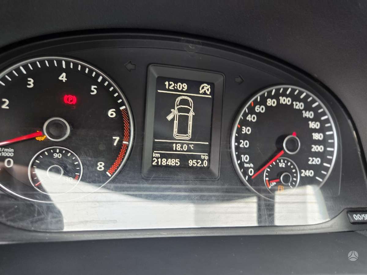 Volkswagen Touran - 11