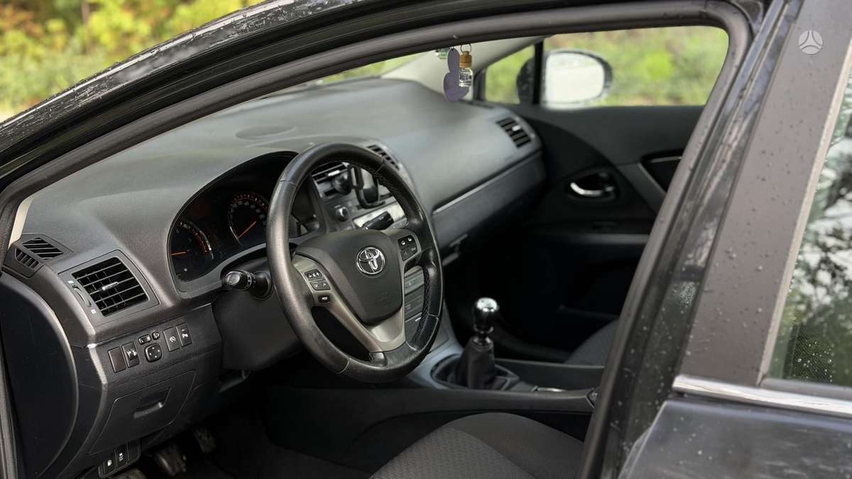 Toyota Avensis - 8