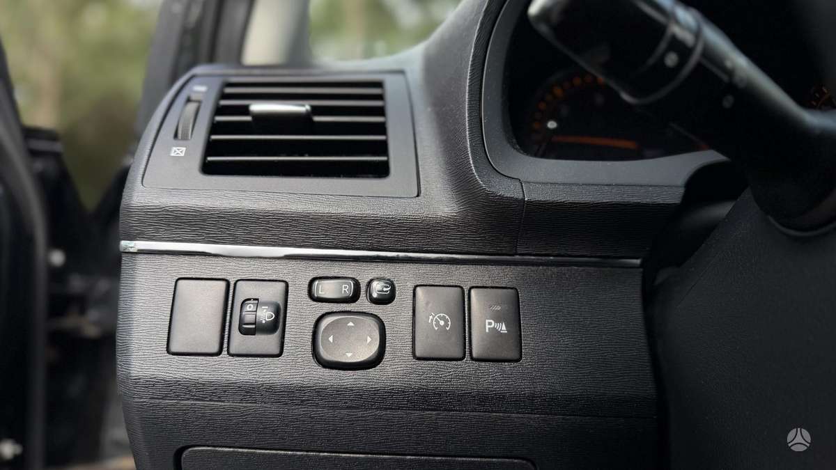 Toyota Avensis - 10
