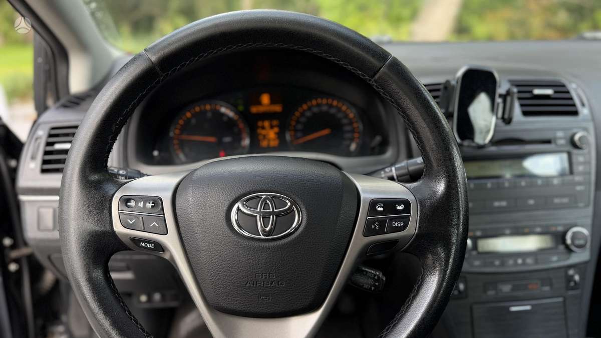 Toyota Avensis - 12