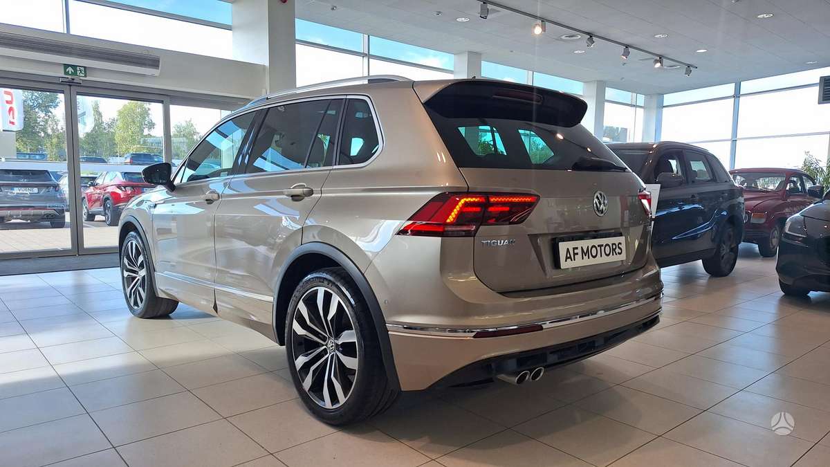 Volkswagen Tiguan - 2