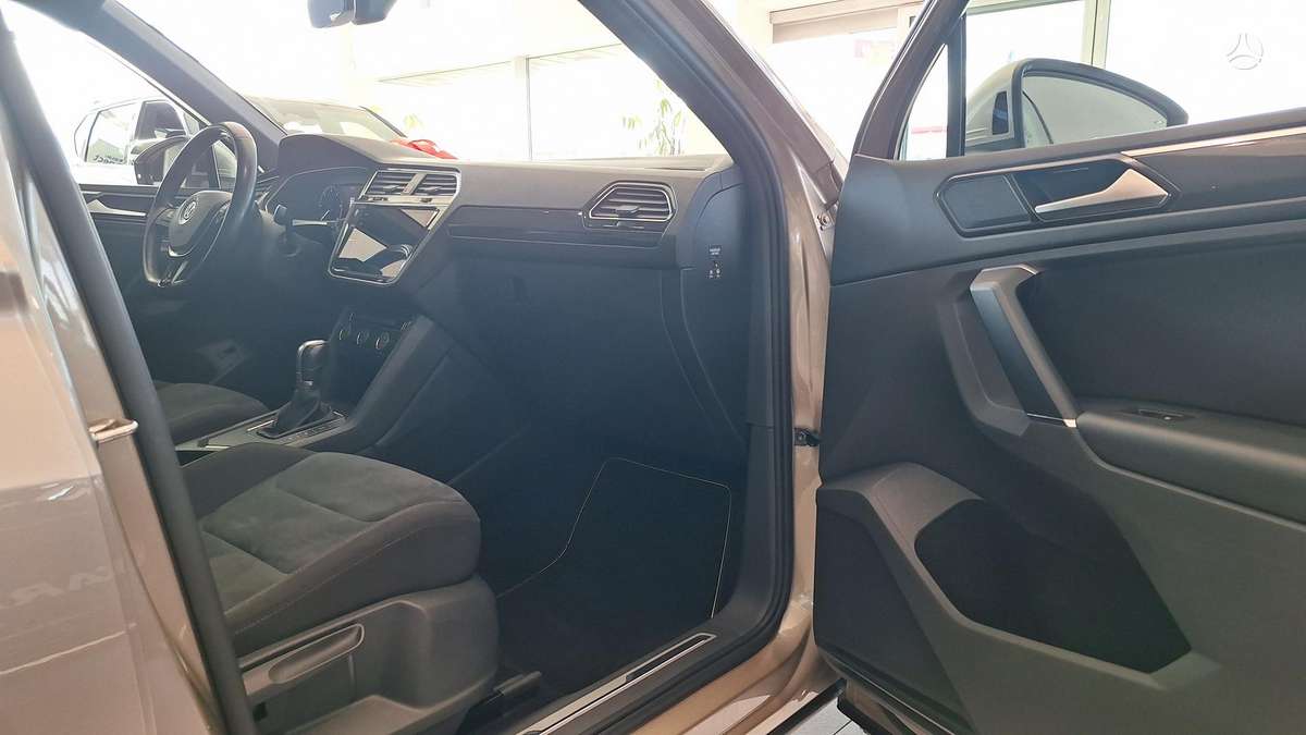 Volkswagen Tiguan - 10