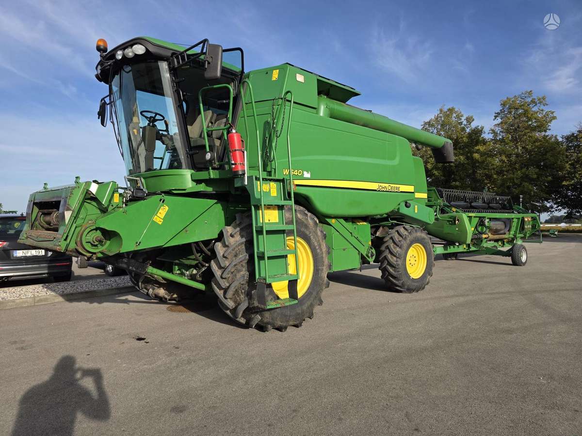 John Deere W540, combine harvesters