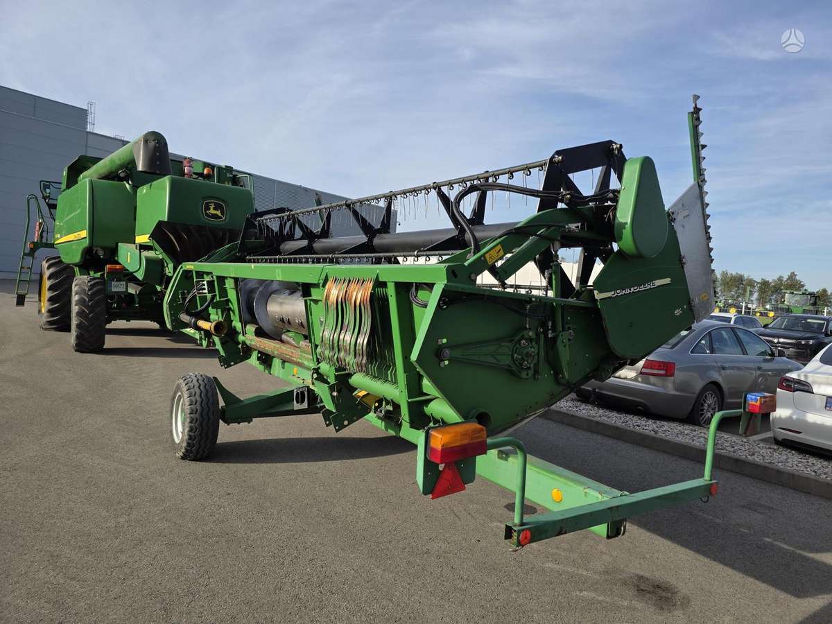 John Deere W540, kombainai