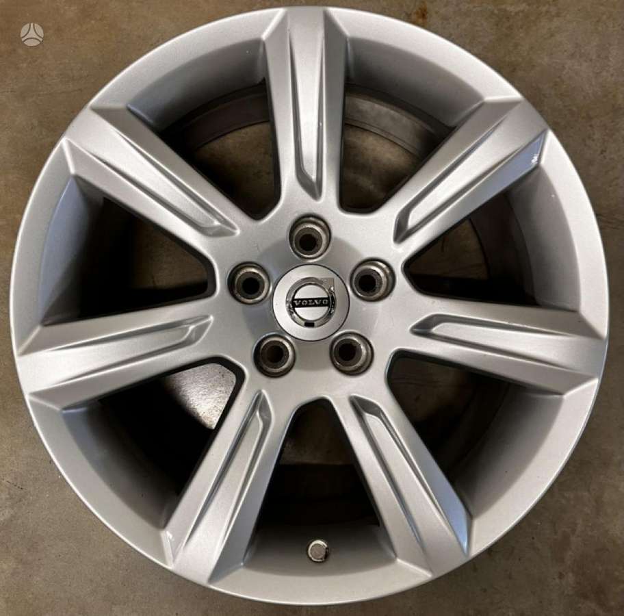 Volvo, lengvojo lydinio, R17
