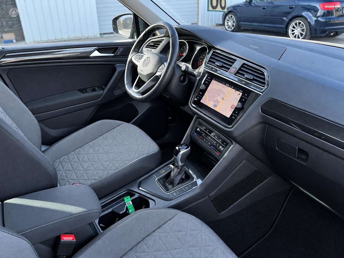 Volkswagen Tiguan - 11
