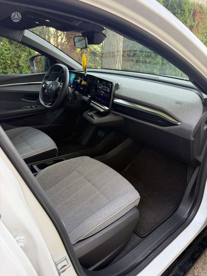 Renault Megane E-Tech - 11