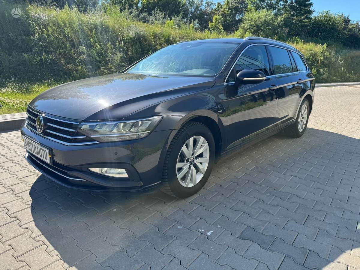 Volkswagen Passat - 1