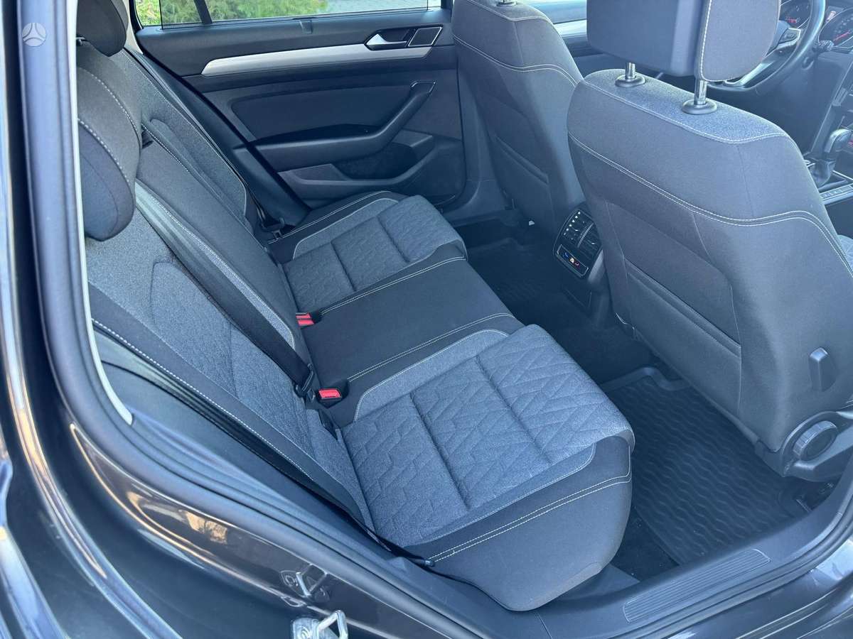 Volkswagen Passat - 11