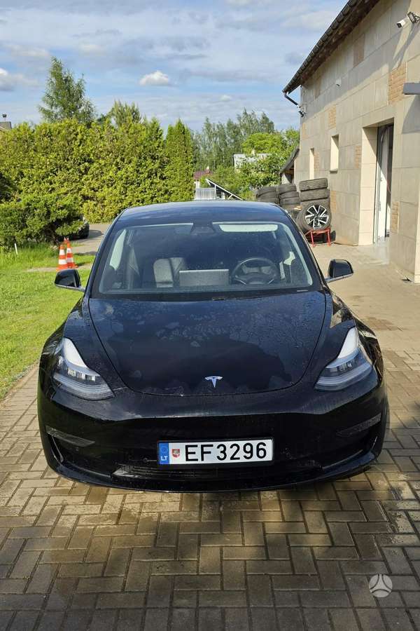 Tesla Model 3 - 1