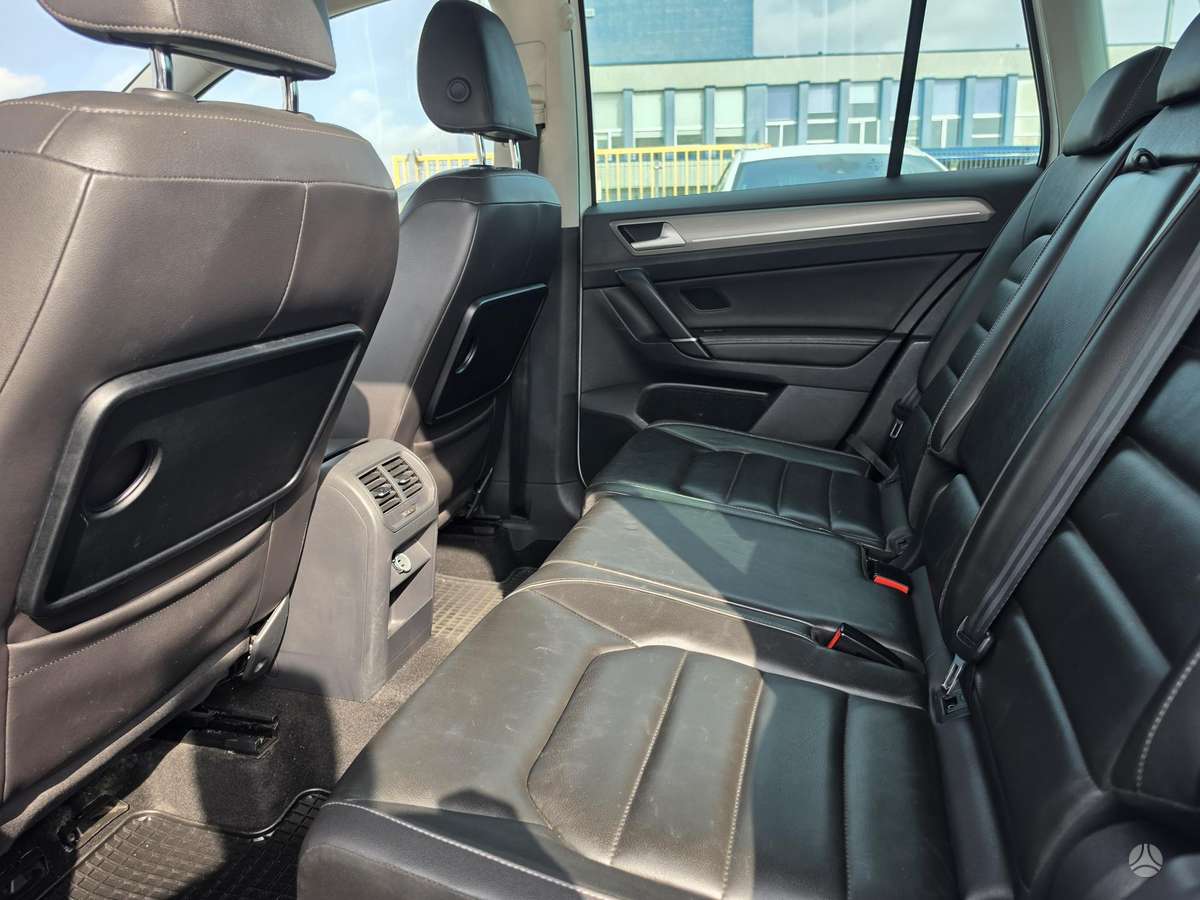Volkswagen Golf 2014 — interior